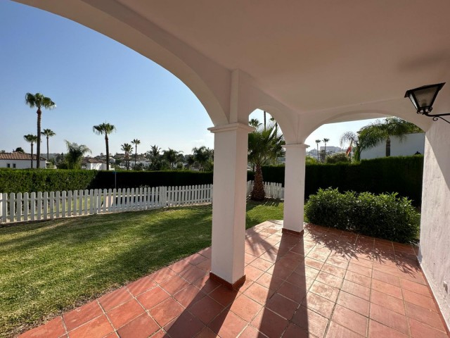 Villa con 5 Dormitorios  en Nueva Andalucía