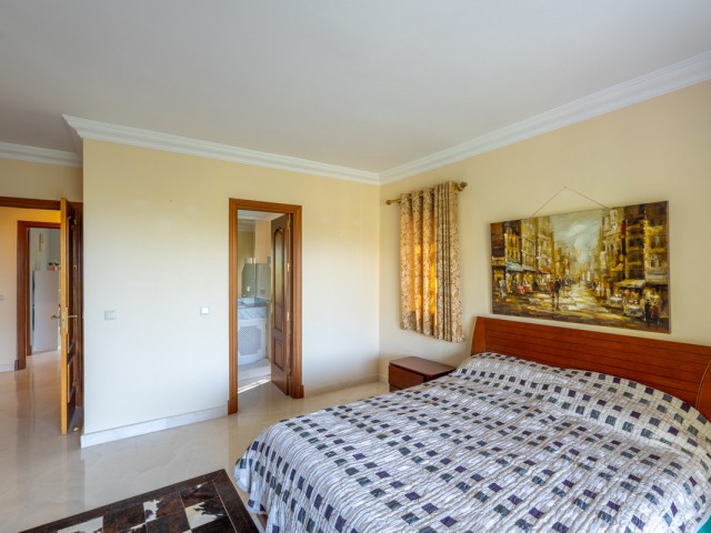 8 Bedrooms Villa in Benahavís