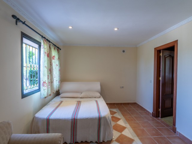 8 Bedrooms Villa in Benahavís