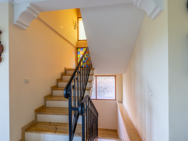 8 Bedrooms Villa in Benahavís