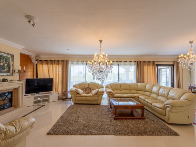 8 Bedrooms Villa in Benahavís