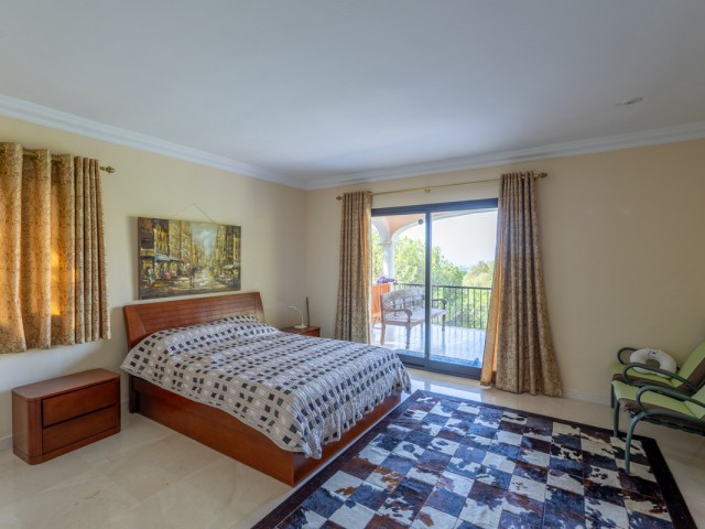 8 Bedrooms Villa in Benahavís