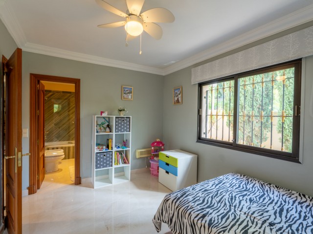 8 Bedrooms Villa in Benahavís