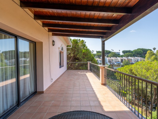 8 Bedrooms Villa in Benahavís