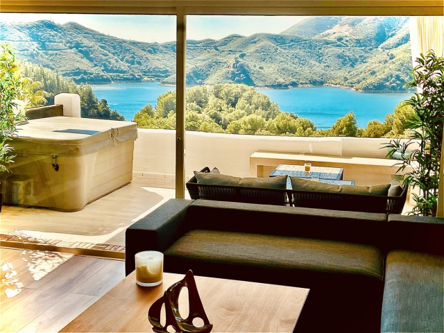 Adosado con 3 Dormitorios  en Istán