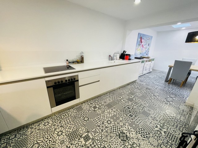 Adosado con 3 Dormitorios  en Istán