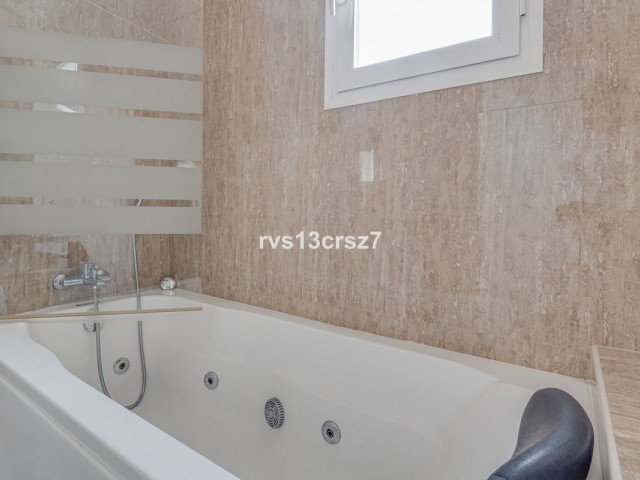 3 Bedrooms Apartment in Estepona