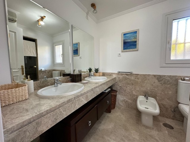 4 Schlafzimmer Reihenhaus in Marbella