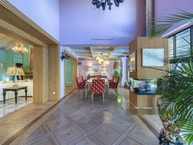5 Bedrooms Villa in Marbella