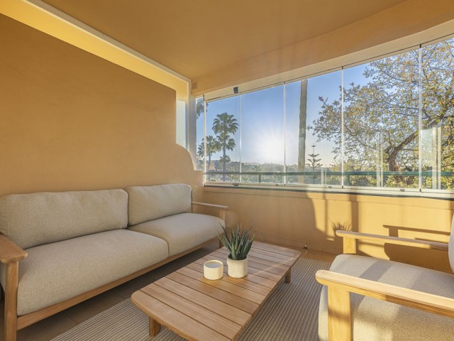 2 Bedrooms Apartment in Elviria