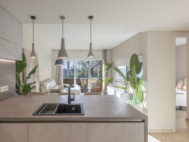 2 Bedrooms Apartment in Elviria