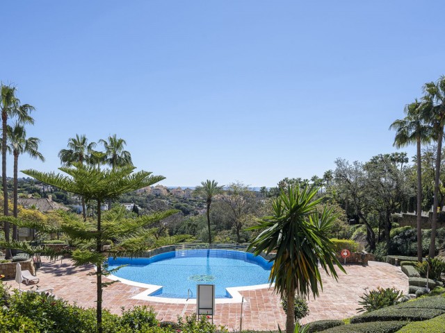 2 Bedrooms Apartment in Elviria