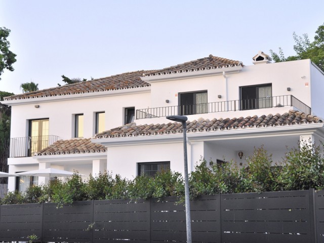 5 Bedrooms Villa in Guadalmina Alta