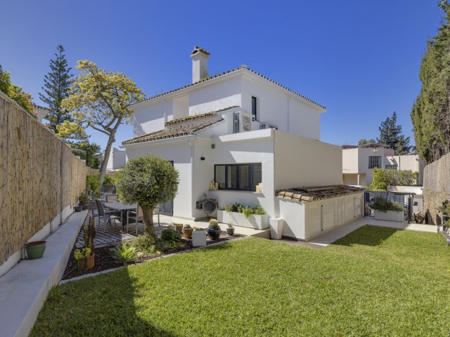 5 Bedrooms Villa in Guadalmina Alta