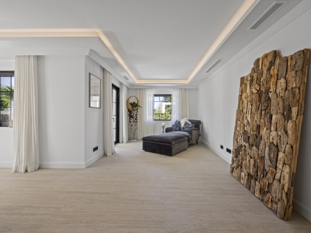 5 Bedrooms Villa in Guadalmina Alta