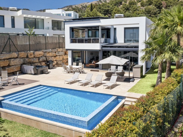 4 Bedrooms Villa in Mijas