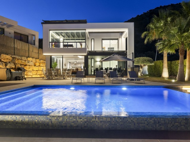 4 Bedrooms Villa in Mijas