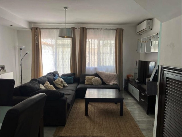 Maison mitoyenne avec 3 Chambres  à Marbella