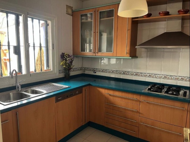 Maison mitoyenne avec 3 Chambres  à Marbella