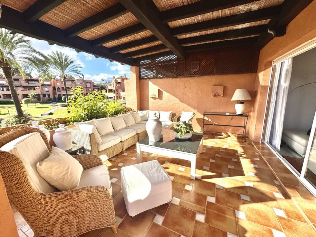 4 Bedrooms Apartment in Guadalmina Baja