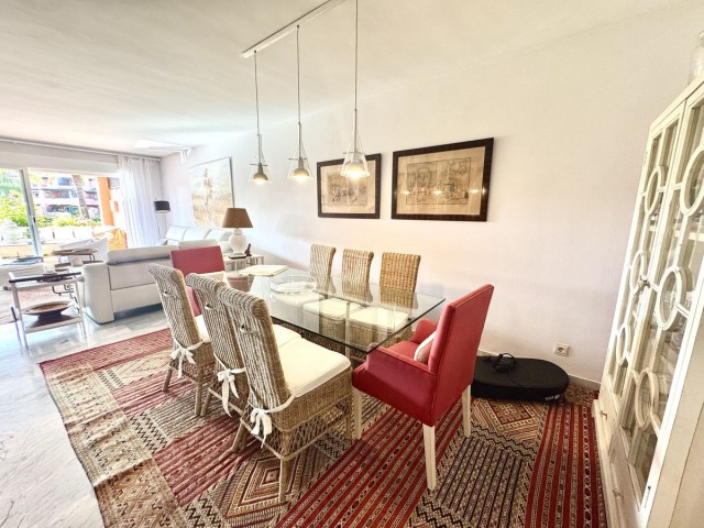 4 Bedrooms Apartment in Guadalmina Baja