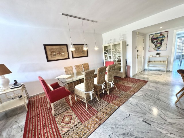 4 Bedrooms Apartment in Guadalmina Baja