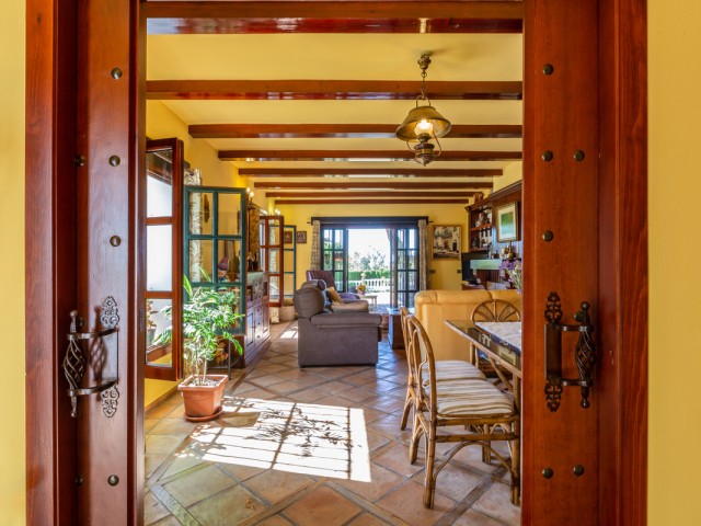 4 Soveroms Villa i Elviria