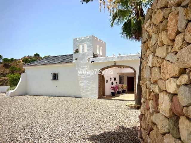 5 Bedrooms Villa in Estepona