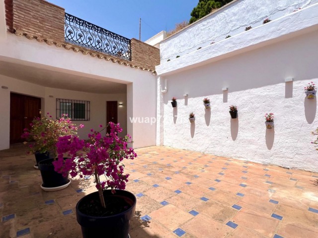 5 Bedrooms Villa in Estepona