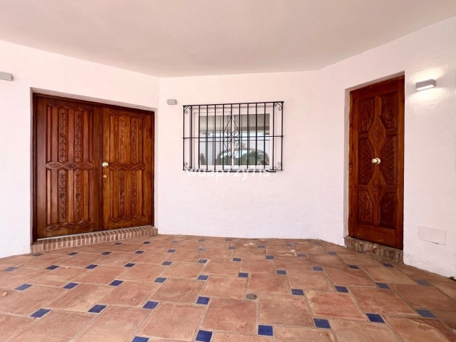 5 Bedrooms Villa in Estepona
