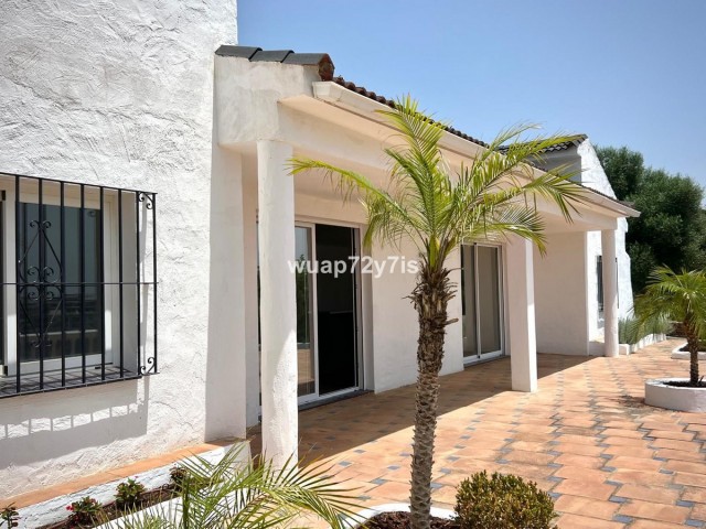 5 Bedrooms Villa in Estepona