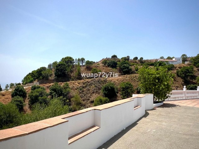 5 Bedrooms Villa in Estepona