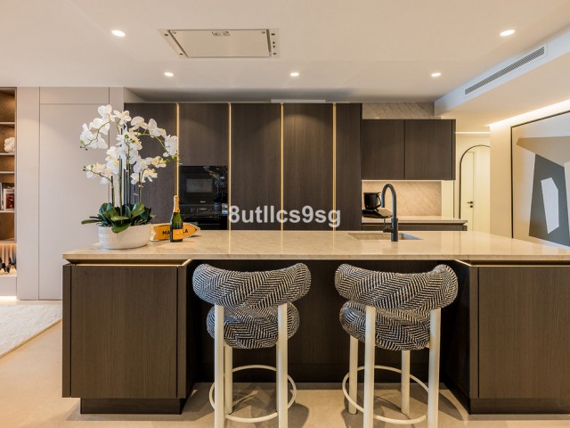 4 Bedrooms Apartment in Estepona