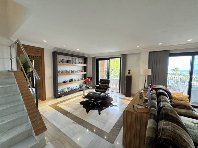 Apartment, Monte Halcones, R5292436