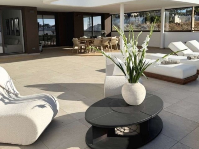 Apartamento con 3 Dormitorios  en Estepona