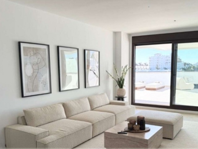 Apartamento con 3 Dormitorios  en Estepona