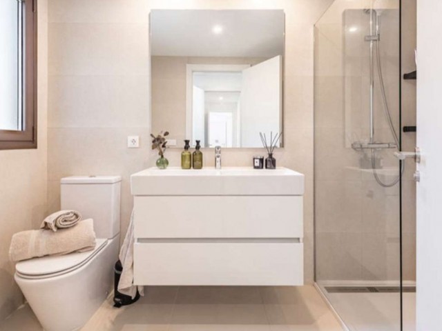 Apartamento con 3 Dormitorios  en Estepona