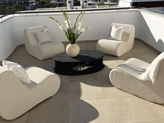 Apartamento con 3 Dormitorios  en Estepona