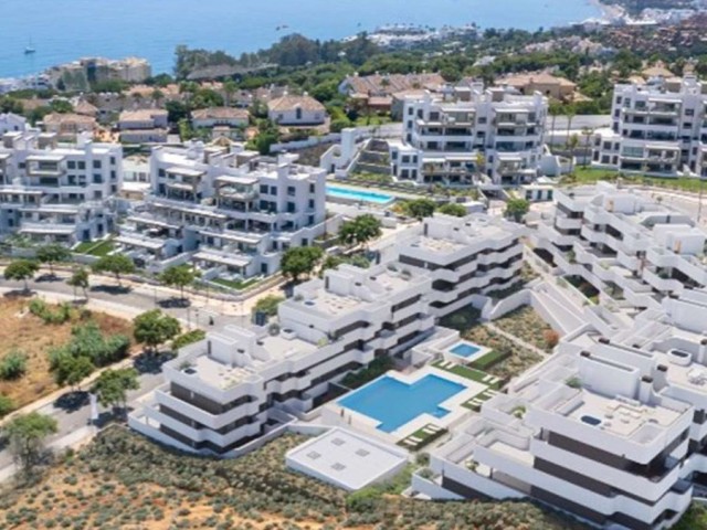 Apartamento con 3 Dormitorios  en Estepona