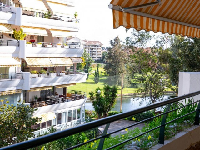 2 Bedrooms Apartment in Guadalmina Alta