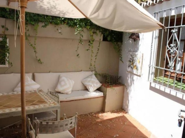 Maison mitoyenne avec 3 Chambres  à Guadalmina Baja