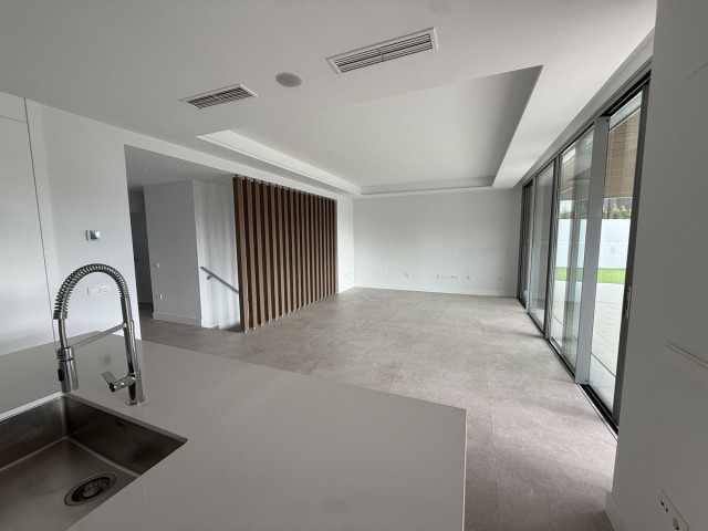 4 Bedrooms Apartment in Marbella