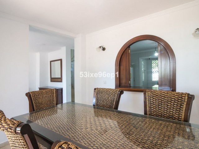 Villa avec 5 Chambres  à New Golden Mile