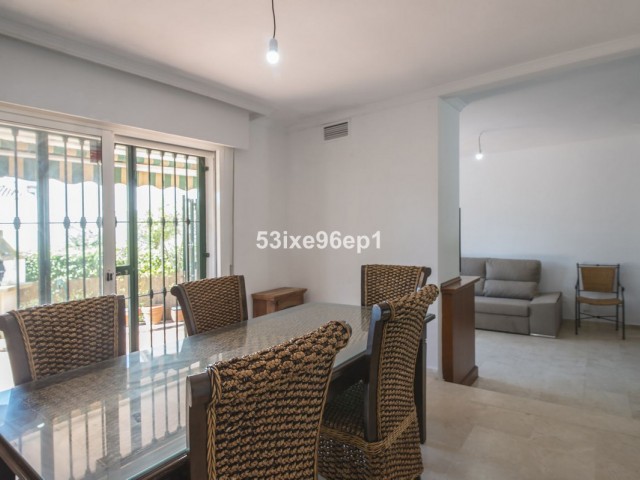 Villa avec 5 Chambres  à New Golden Mile