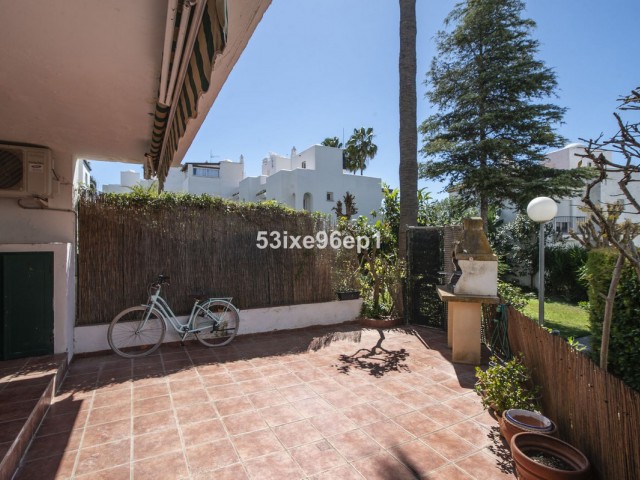 Villa avec 5 Chambres  à New Golden Mile