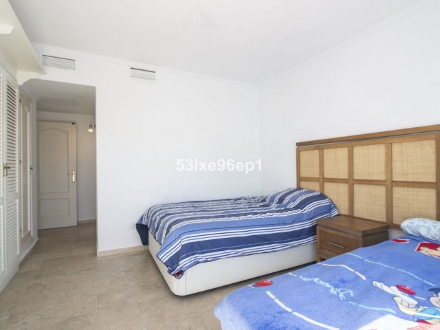 5 Schlafzimmer Villa in New Golden Mile