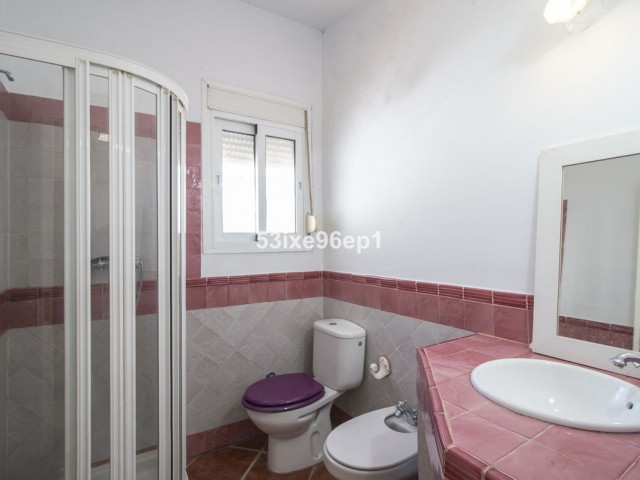 5 Schlafzimmer Villa in New Golden Mile