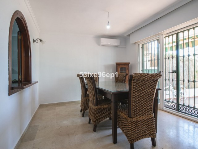 Villa avec 5 Chambres  à New Golden Mile