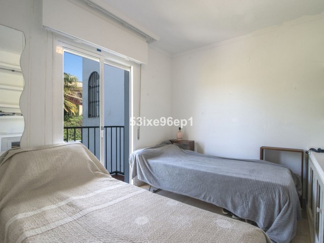 Villa avec 5 Chambres  à New Golden Mile