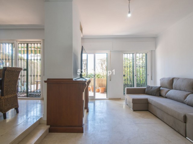 Huvila, New Golden Mile, R5271403